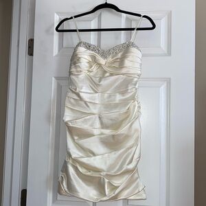 Stunning dress perfect for a night out in Miami, Vegas, bachelorette!!